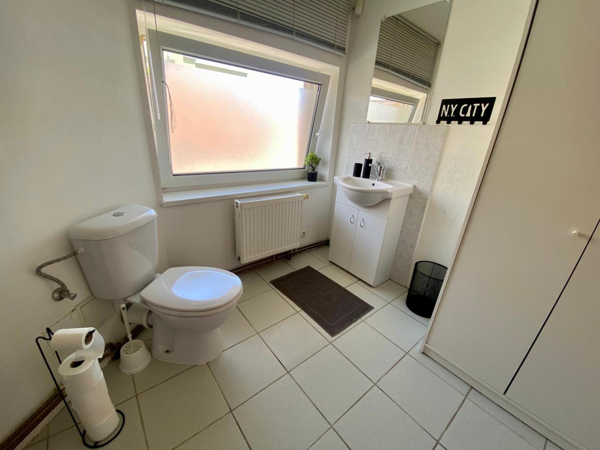 3-Bedroom Apartment In Rajhrad, With Kitchen, 2 Bathrooms, Parking Exterior foto