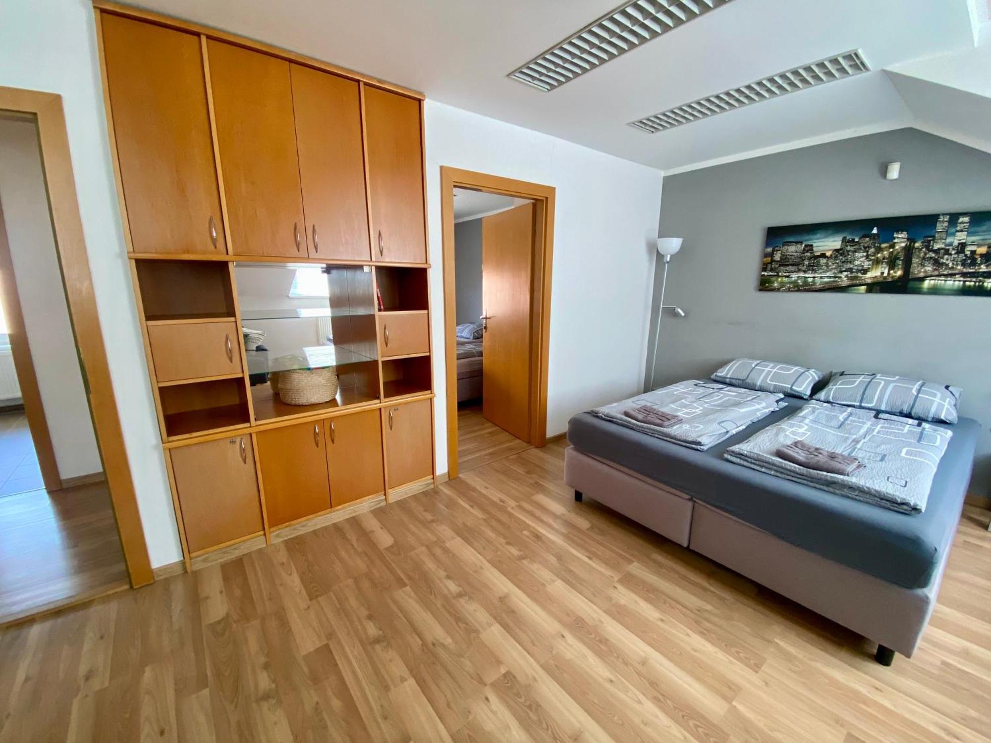 3-Bedroom Apartment In Rajhrad, With Kitchen, 2 Bathrooms, Parking Exterior foto